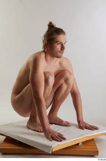 Arvid  1 kneeling nude whole body 0008.jpg